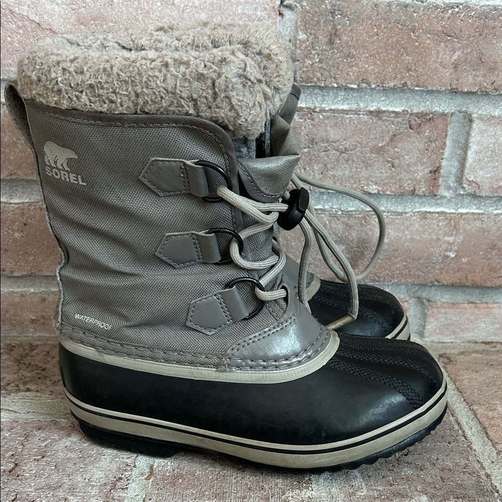 Sorel Gray and Black Insulated Boots